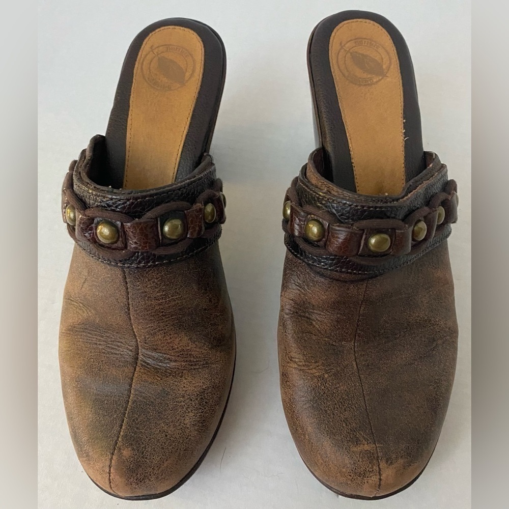 Nurture Dory Womens 8 1/2 M Clogs Mules Brown Metal Stud Leather 3" Heel Slip On